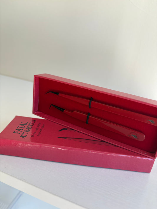 Fatal Attraction Tweezer Set